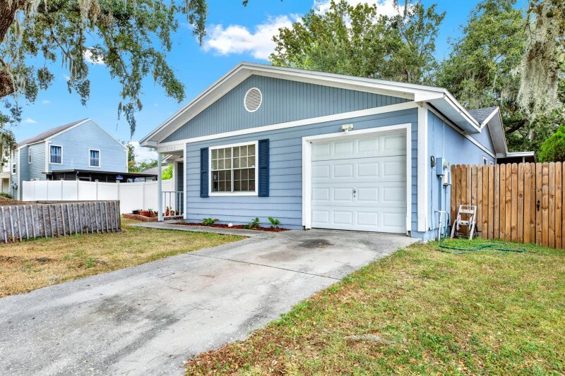 7502 Gadsden Dr in Tampa, FL - Building Photo