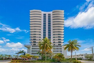 7901 Hispanola Ave in North Bay Village, FL - Building Photo