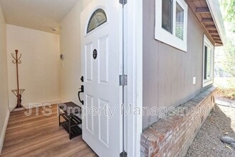 6906 Pin Oak Ct in Fair Oaks, CA - Building Photo - Building Photo