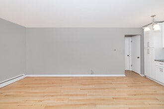 1041 N Northwest Hwy, Unit A1 in Park Ridge, IL - Building Photo - Building Photo