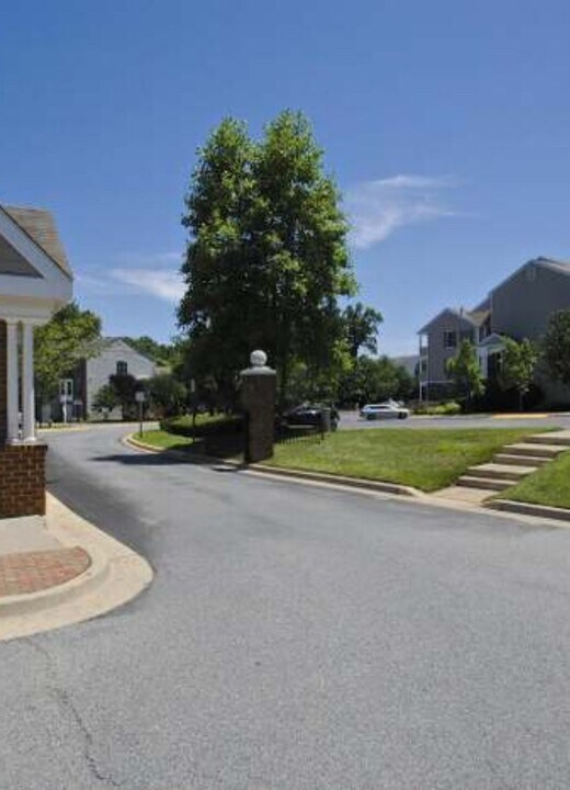 2002 Peggy Stewart Way in Annapolis, MD - Building Photo