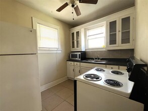 714 N 1st St in Baytown, TX - Building Photo - Building Photo