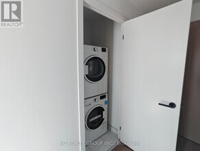 1 Quarrington Lane in North York, ON - Building Photo - Building Photo