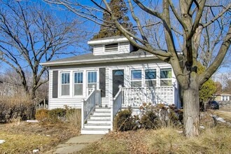 440 W Main St in Barrington, IL - Foto de edificio - Building Photo