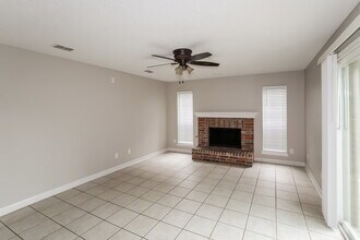 5100 Hot Springs Trail in Fort Worth, TX - Foto de edificio - Building Photo