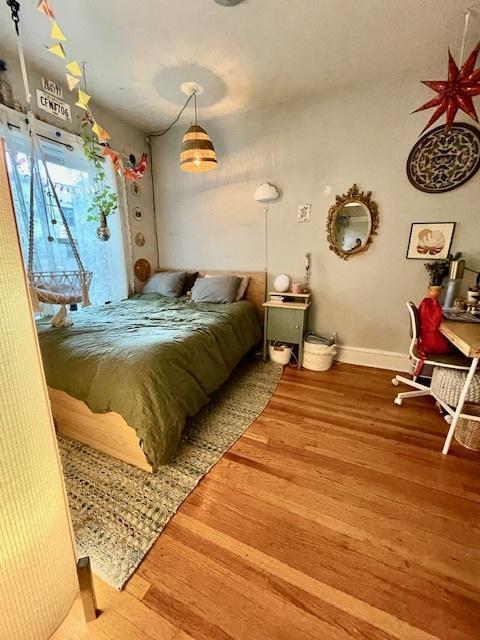 property at 910 W Waveland Ave
