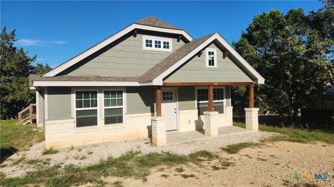 property at 905 Roadrunner Spur