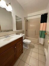 208 H St, Unit 2 in Boston, MA - Building Photo - Building Photo