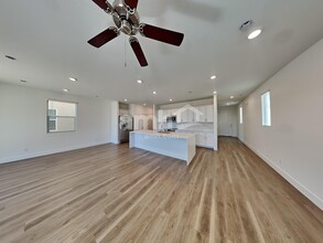 4624 Flaming Ridge Trail in Las Vegas, NV - Foto de edificio - Building Photo