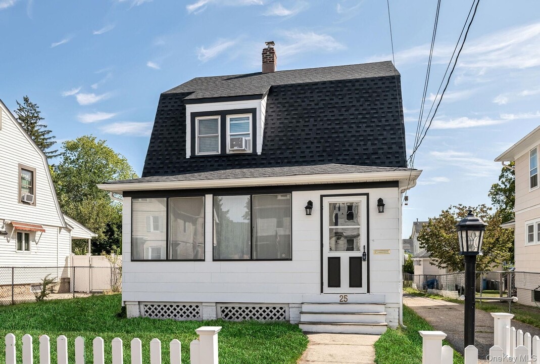 25 Jersey Ave in Suffern, NY - Building Photo