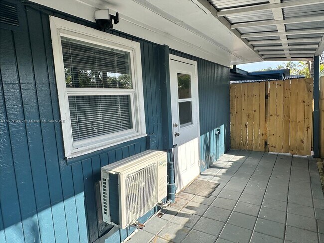 1410 SW 28th St in Fort Lauderdale, FL - Building Photo - Building Photo