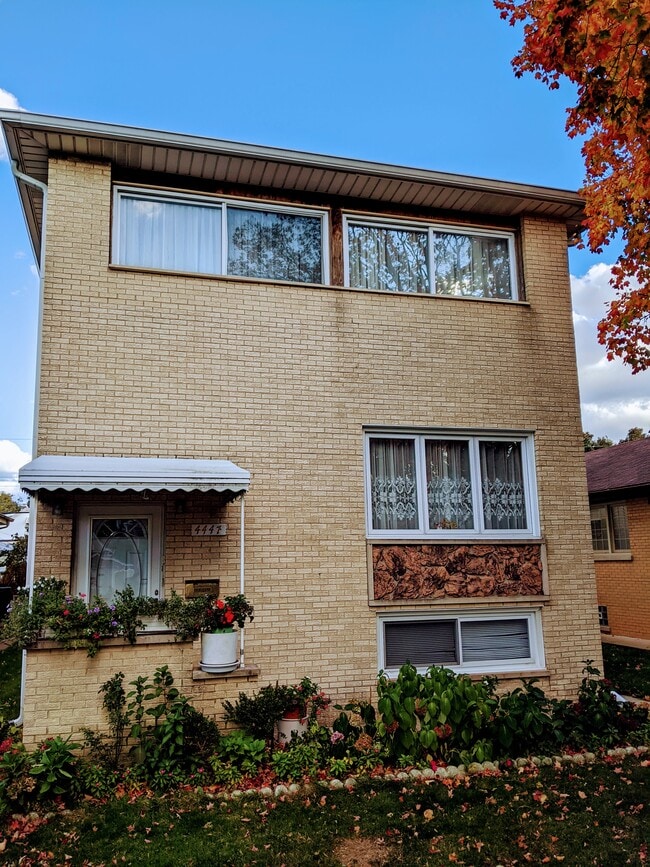 4447 N Melvina Ave, Unit 1