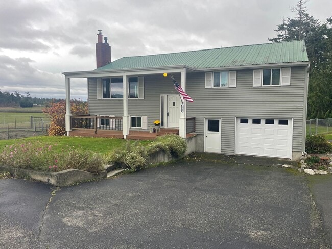 1345 Arnold Rd in Oak Harbor, WA - Building Photo - Building Photo