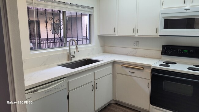 2727 Morena Blvd, Unit 209 in San Diego, CA - Foto de edificio - Building Photo