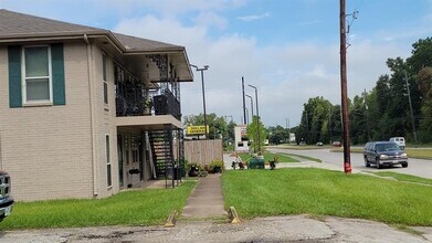 15523 Aldine Westfield Rd-Unit -6 C in Houston, TX - Foto de edificio - Building Photo