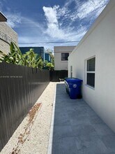 1670 SW 11th Terrace in Miami, FL - Foto de edificio - Building Photo