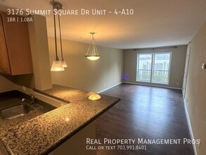 3176 Summit Square Dr in Oakton, VA - Building Photo - Building Photo