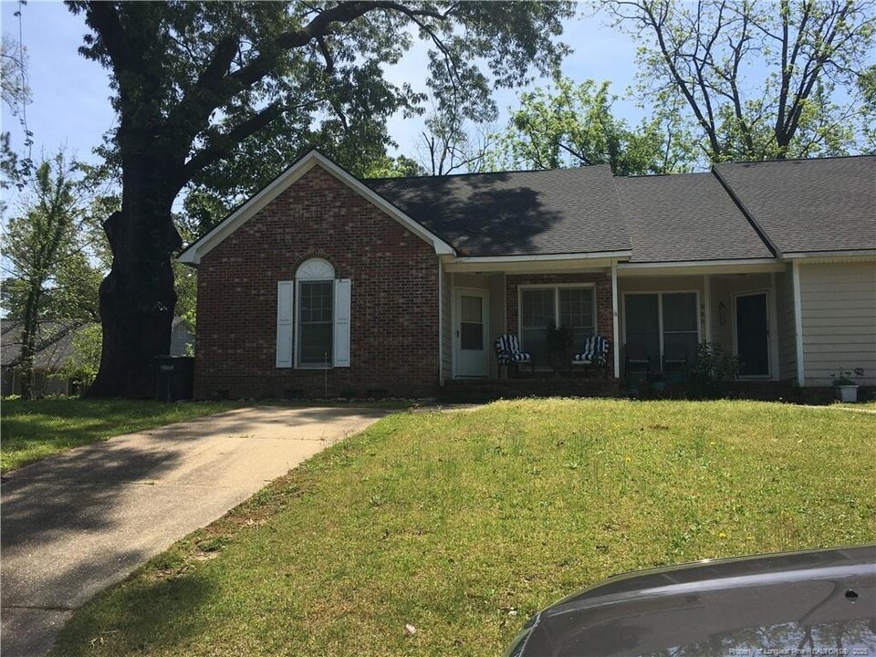 424 Georgetown Cir in Fayetteville, NC - Building Photo