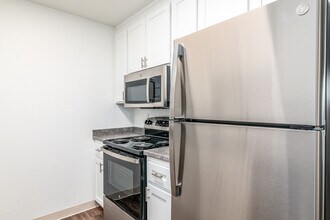 412 Alameda del Prado in Novato, CA - Building Photo - Building Photo