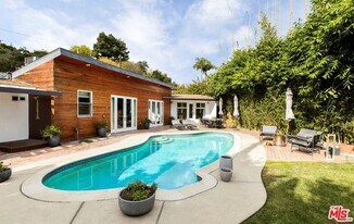 160 Beloit Ave in Los Angeles, CA - Building Photo