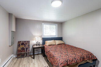 Woodlawn Apartments in Ashford, CT - Foto de edificio - Interior Photo