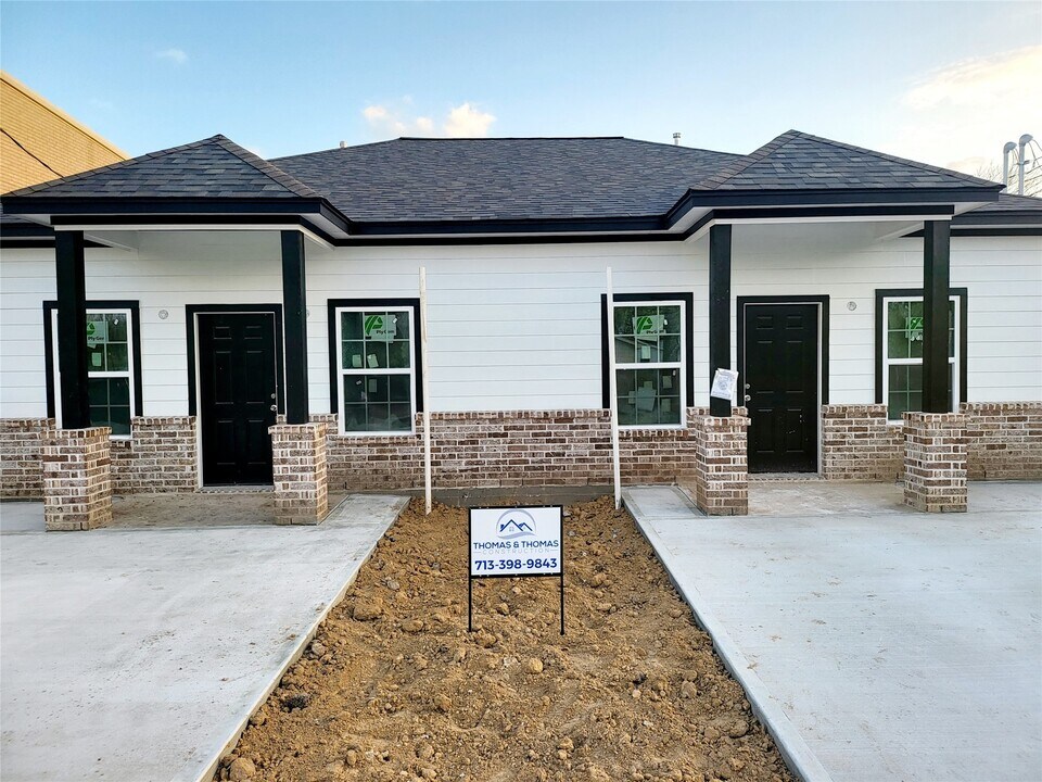 322 New Hampshire St in Houston, TX - Building Photo