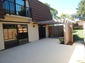 403 4th Ln in Palm Beach Gardens, FL - Building Photo - Building Photo
