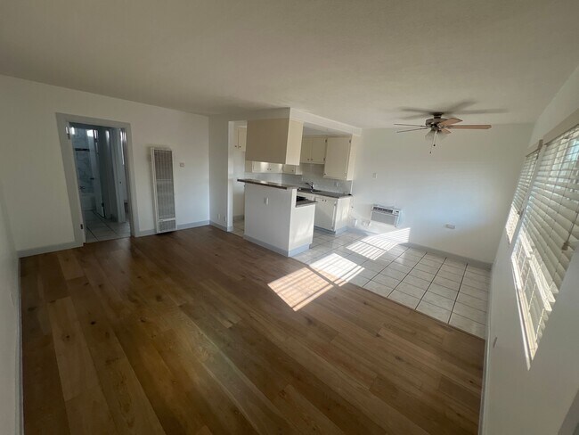 3373 Broadway Ave in Huntington Park, CA - Foto de edificio - Building Photo