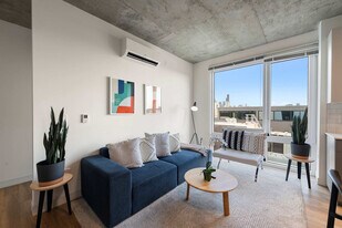 853 W Blackhawk St, Unit SI FL6-ID1466133P in Chicago, IL - Building Photo