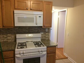 2118 W Berwyn Ave, Unit 1S in Chicago, IL - Building Photo - Building Photo