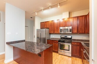 550 W Fulton St, Unit 406 in Chicago, IL - Foto de edificio - Building Photo