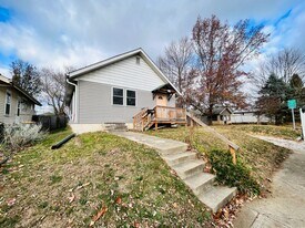 1422 S Lincoln St in Bloomington, IN - Building Photo