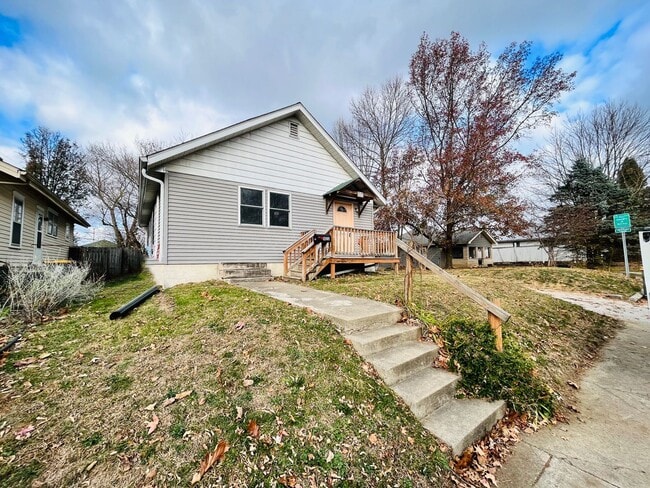 property at 1422 S Lincoln St