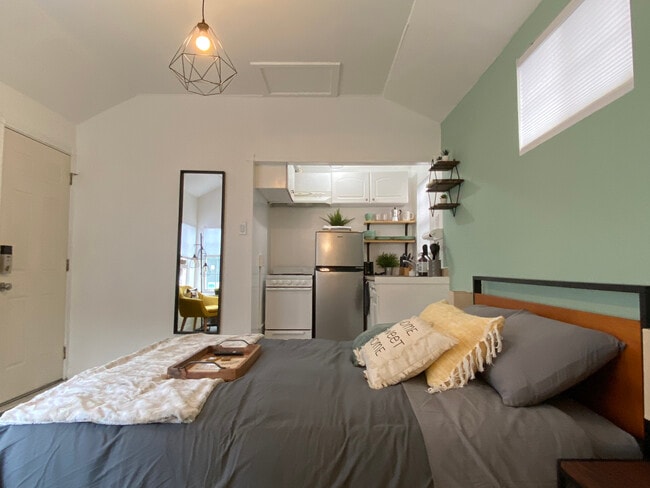 121 N Belmont St, Unit 1-2 in Glendale, CA - Foto de edificio - Building Photo