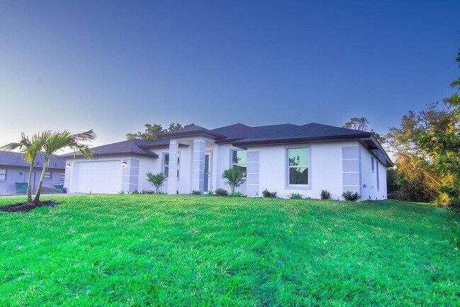 10235 Stonecrop Ave in Englewood, FL - Building Photo - Building Photo