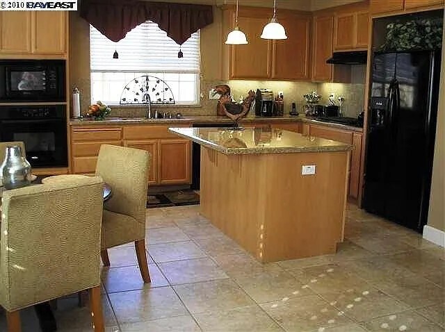 5645 Rosscommon Way in Antioch, CA - Building Photo - Building Photo