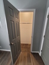 409 N Sterling Ave, Unit APT 2D in Sugar Creek, MO - Building Photo - Building Photo