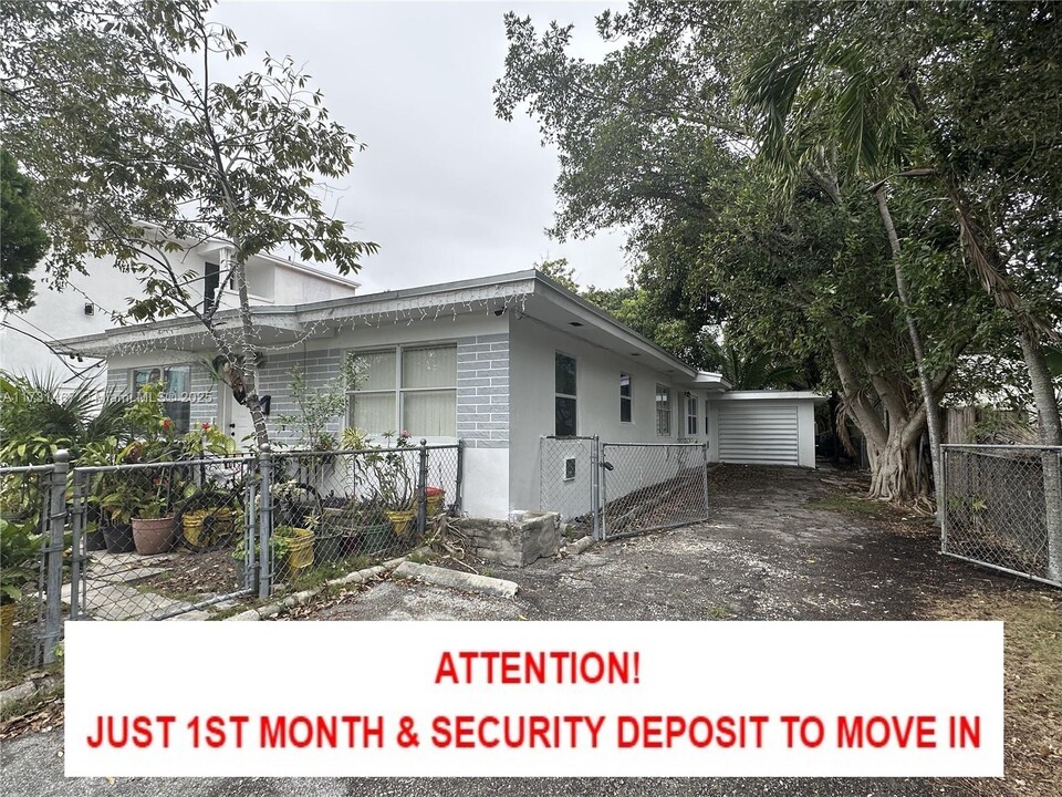 241 NW 32nd St in Miami, FL - Building Photo