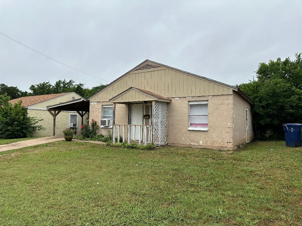 801 Ford St in Garland, TX - Building Photo