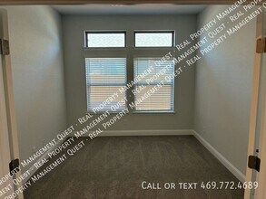 1862 Silver Birch Rd in Waxahachie, TX - Foto de edificio - Building Photo