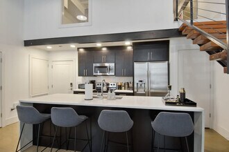 822 Howard Ave in New Orleans, LA - Foto de edificio - Building Photo