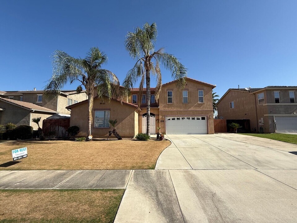 11610 Valley Forge Way in Bakersfield, CA - Building Photo
