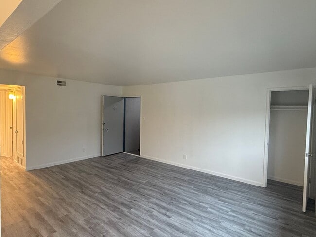 3251 Santa Clara Ave in El Cerrito, CA - Foto de edificio - Building Photo