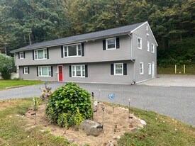 211 Kent Rd in New Milford, CT - Building Photo