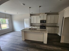 9867 Shangri La West Rd in Milton, FL - Foto de edificio - Building Photo