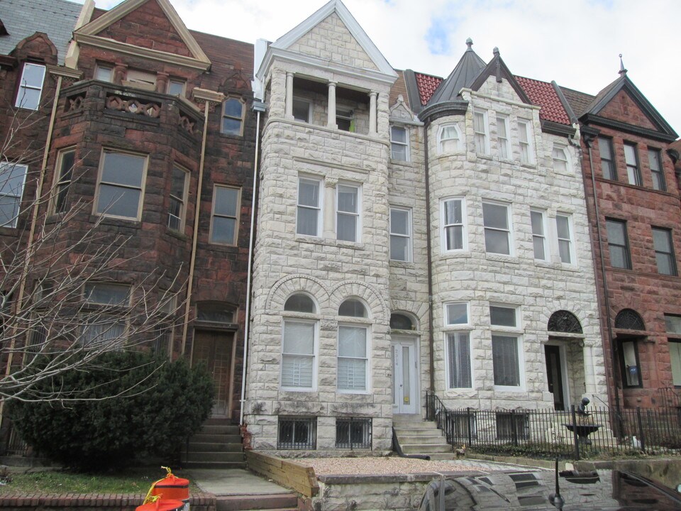 2314 Eutaw Pl in Baltimore, MD - Building Photo