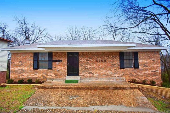 5202 N Walnut Rd