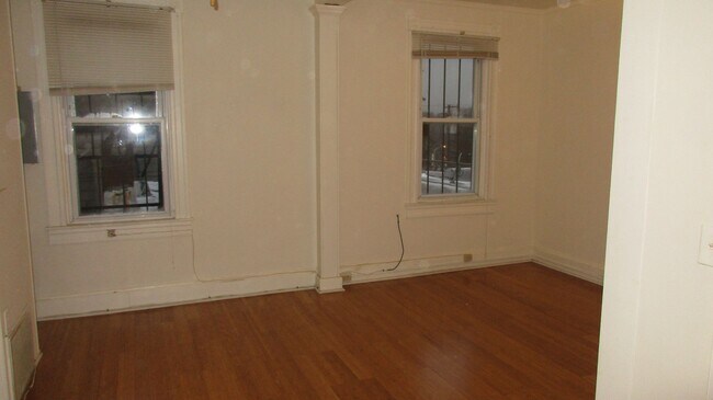 2824 St Paul St-Unit -3rd floor in Baltimore, MD - Building Photo - Building Photo