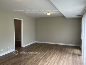 825 W Manor Ct in Glenwood, IL - Building Photo - Building Photo
