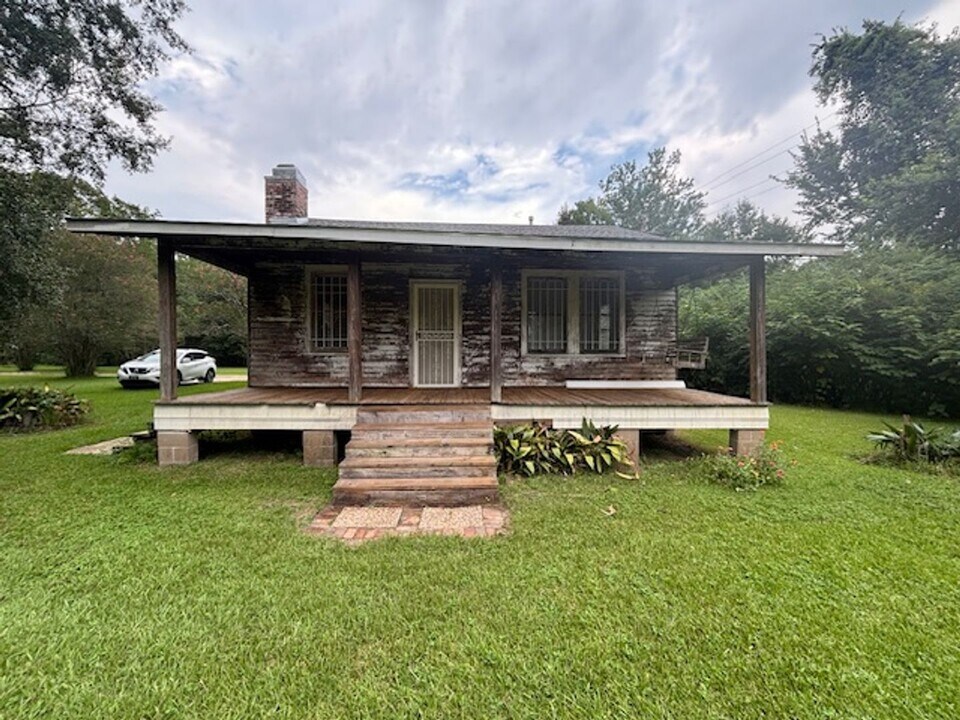 11917 N Harrells Ferry Rd in Baton Rouge, LA - Building Photo